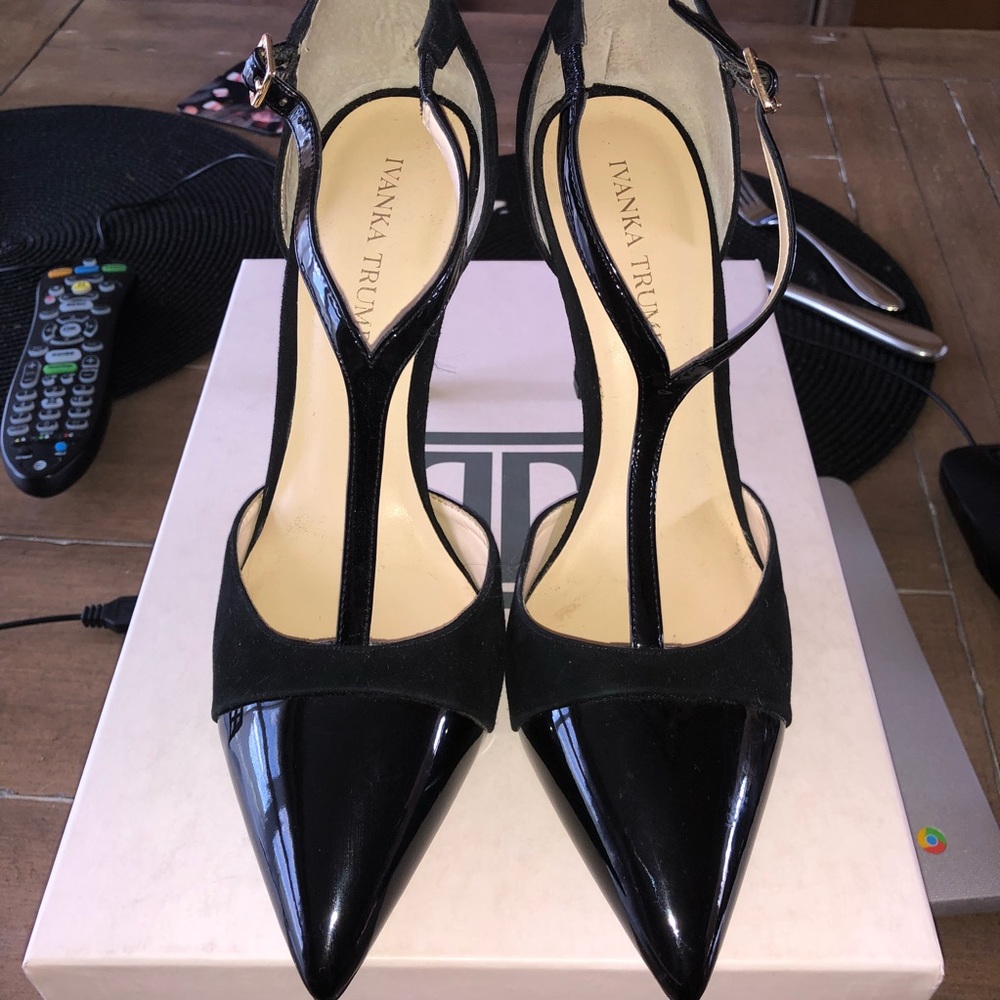 POINTED TOE PUMP